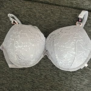 Victoria’s Secret bra 38D